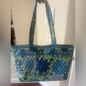 Vera Bradley tote bag.